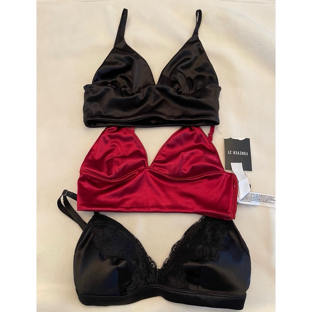 Forever 21 Black Red Satin Lace V-Neck Bralette Bra Bundle Small